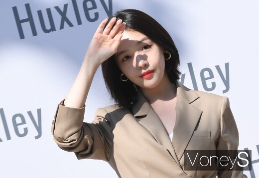 [머니S포토] 걸스데이 민아 '태양을 피하고 싶었어~'
