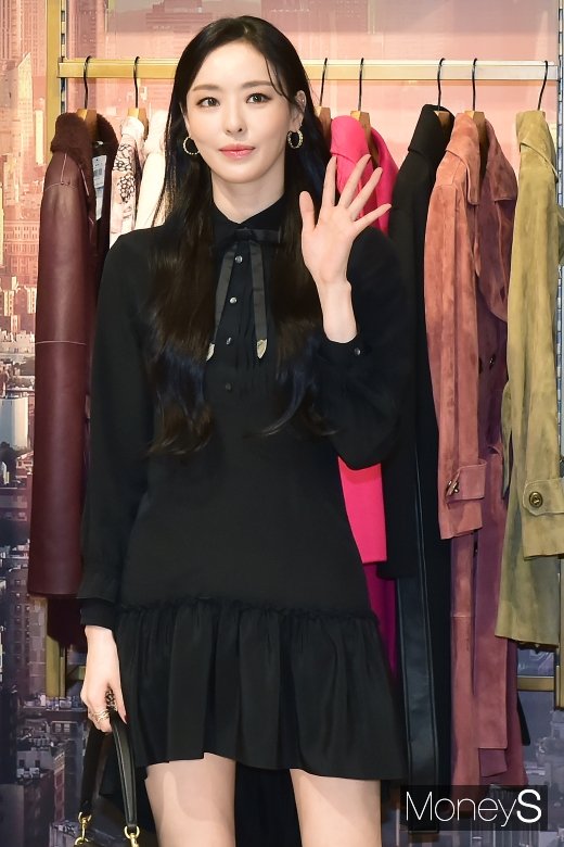 [머니S포토] 이다희, 매장 오픈행사 참석한 청순여신