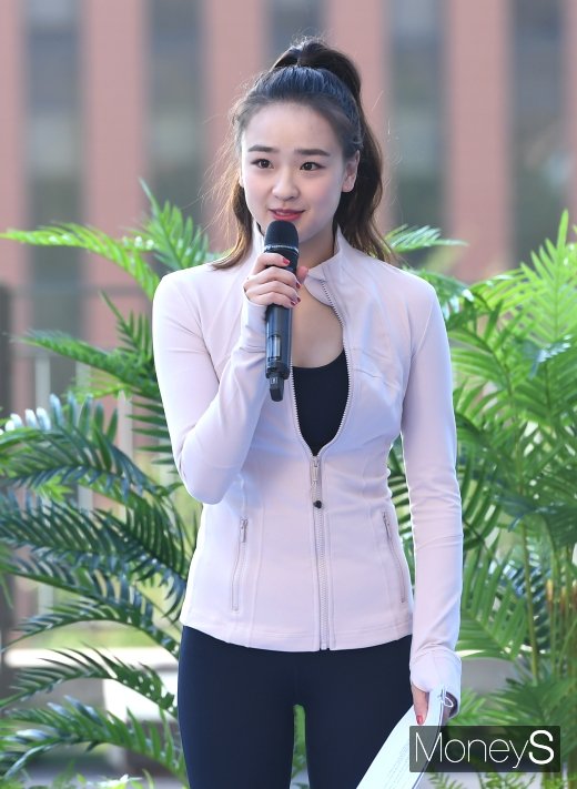 [머니S포토] 손연재 '스마트 홈트로 모두들 몸짱 도전'