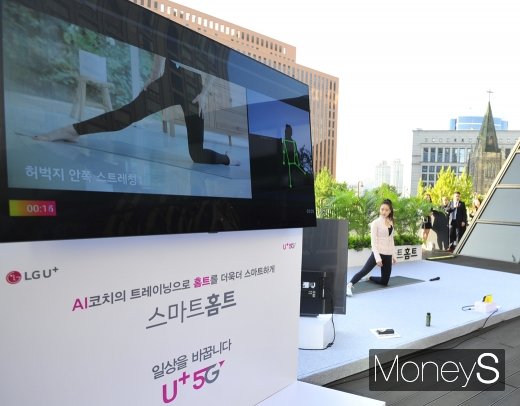 [머니S포토] 손연재 'AI코치와 함께 트레이닝'