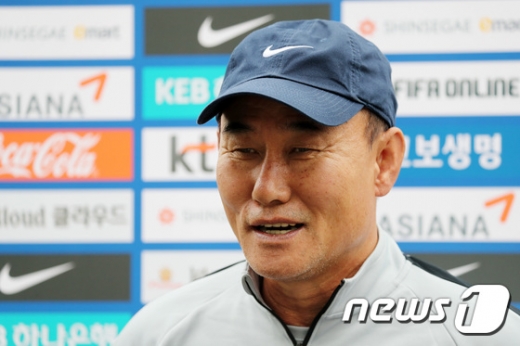 김학범 한국 U-23 축구 국가대표팀 감독이 지난 9일 경기 화성시 화성종합경기타운에서 열린 사전 인터뷰에 응하고 있다. /사진=뉴스1