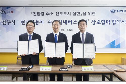 현대자동차는 지난 11일 전주시청에서 전주시와 '수소전기 시내버스 도입 MOU' 체결했다./사진=현대차 
