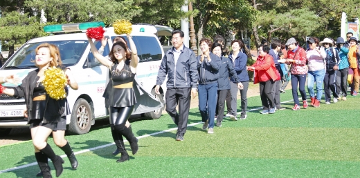 의왕시 시 승격 30주년을 기념한 10월 두발로데이 행사가 12일 의왕고천체육공원에서 시민 800여명이 참석한 가운데 성황리에 진행됐다. / 사진제공=의왕시