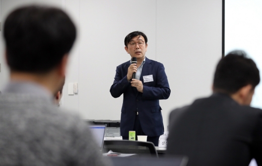 임영호 삼성SDI 부사장(중대형전지사업부장)이14일 오전 서울 중구 삼성전자 기자실에서 열린 ESS(에너지저장장치) 안전성 강화 대책 설명회에서 취재진 질문에 답변하고 있다. / 사진=뉴스1 이재명 기자