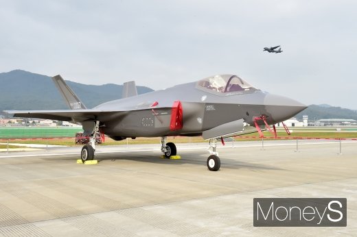 [머니S포토] 아덱스에 선보인 스텔스 전투기 F35-A