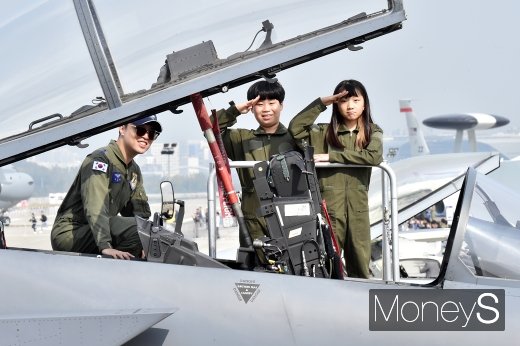 [머니S포토] 역대 최대규모 서울 아덱스, 20일까지 개최