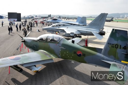 [머니S포토] 서울 ADEX 2019, 한국형 차세대 전투기부터 최신예 스텔스전투기까지...