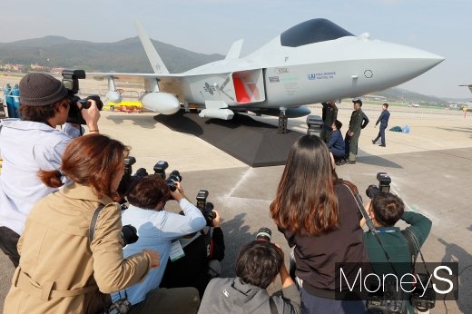 [머니S포토] F-35보다 빠르다?, 차세대 KFX 전투기에 쏠린 시선