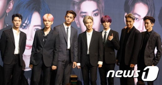 지난 2일 오전 서울 용산구 드래곤시티에서 열린 '슈퍼엠(SuperM) 론칭 기자회견'에서 멤버들이 포즈를 취하고 있다. 왼쪽부터 텐, 백현, 루카스, 태민, 태용, 카이, 마크. /사진=뉴스1