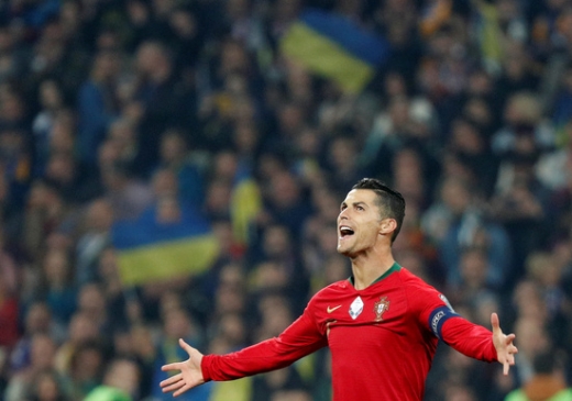 15일(한국시간) 우크라이나 키예프 올림피스키 스타디움에서 열린 2020 유럽축구연맹(UEFA) 유로 2020 B조 예선 8차전에서 우크라이나를 상대로 개인 통산 700호골을 넣은 포르투갈의 공격수 크리스티아누 호날두. /사진=로이터