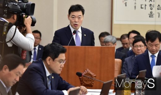 [머니S포토] 업무보고하는 김오수 차관