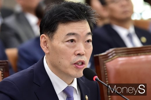 [머니S포토] 2019 법무 국감, 답변하는 김오수 차관