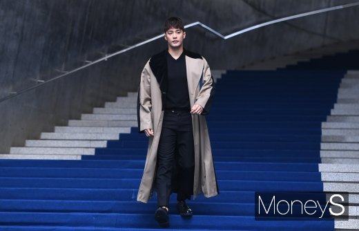 [머니S포토] 성훈, 패션위크 등장한 남신