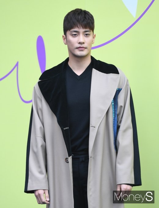 [머니S포토] 성훈, 짙은 남성미