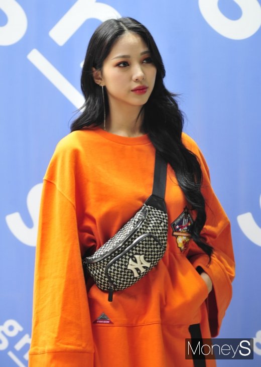 [머니S포토] 류원, 짙은 메이크업
