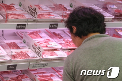 서울 시내의 한 대형마트에 진열된 돼지고기. /사진=뉴스1
