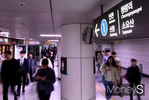 [머니S포토] '서울지하철 파업 철회'
