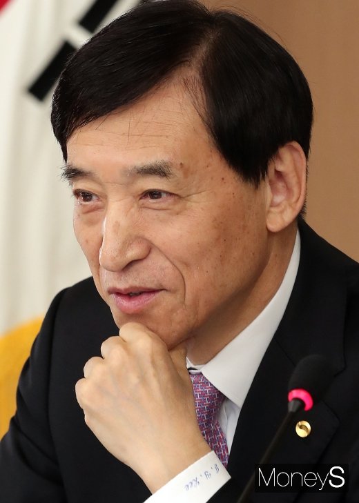 [머니S포토] 통화정책회의 주재하는 이주열 한국은행 총재