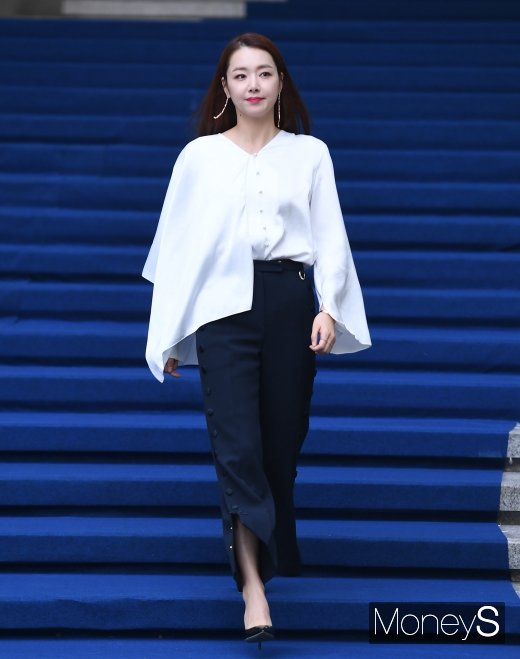[머니S포토] 소이현 '남편 인교진 없이 패션위크 나들이'