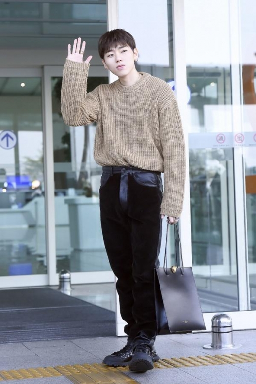 [★공항패션] 지코, 자체발광 시크美