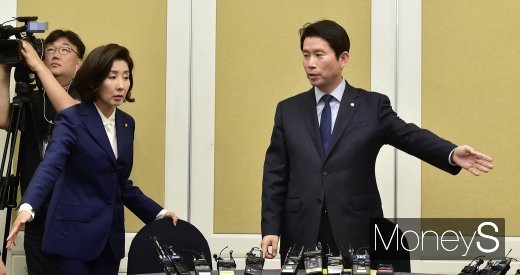 [머니S포토] 여야 교섭단체 회동, 공수처법 놓고 전운