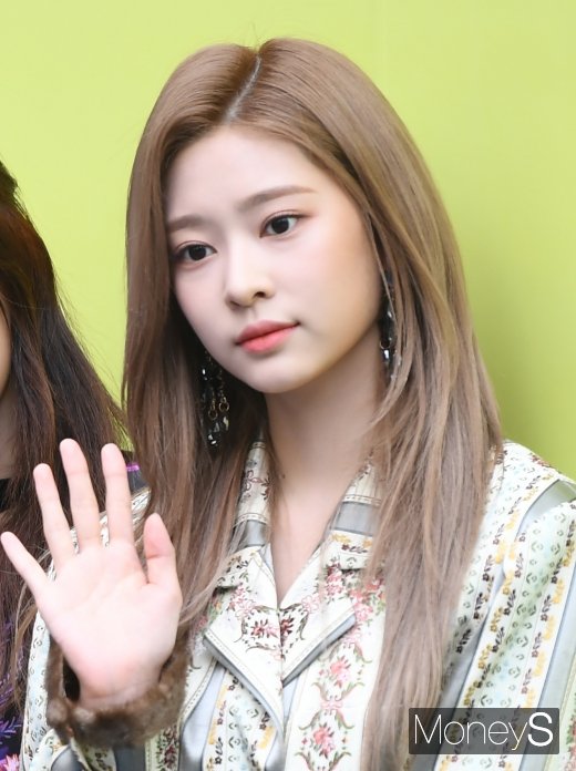 [머니S포토] 아이즈원 김민주 '반박불가 미모'
