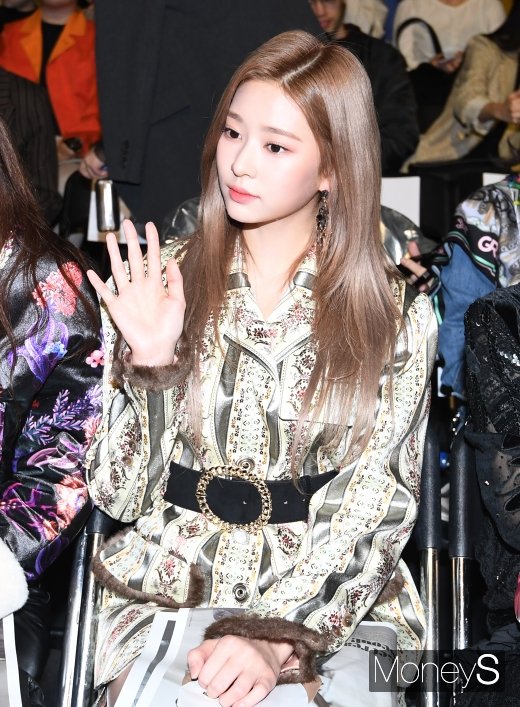 [머니S포토] 아이즈원 김민주 '무심한 듯 시크하게~'