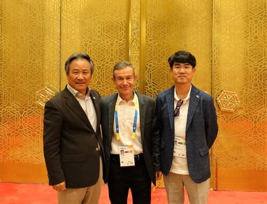 (왼쪽부터) 이기흥 대한체육회장, 페레 미로 IOC 사무부총장, 박철근 대한체육회 사무부총장. /사진=대한체육회 제공