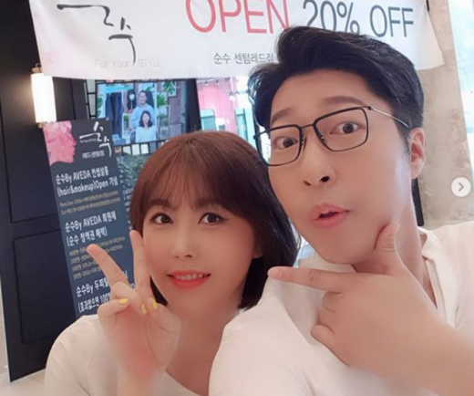유튜브 크리에이터 대도서관(오른쪽)과 아내 윰댕. /사진=대도서관 인스타그램 캡처