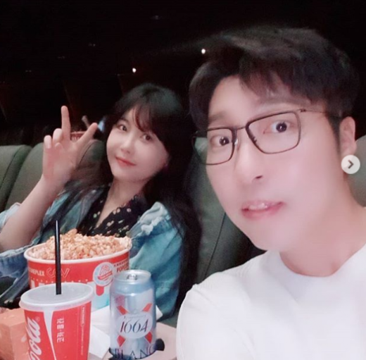 유튜브 크리에이터 대도서관(오른쪽)과 윰댕 부부. /사진=대도서관 인스타그램 캡처