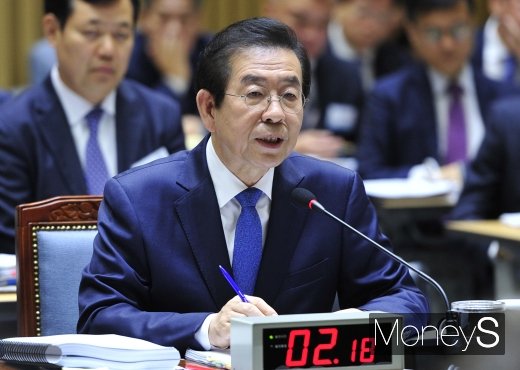 [머니S포토] 질의 답하는 박원순 서울시장