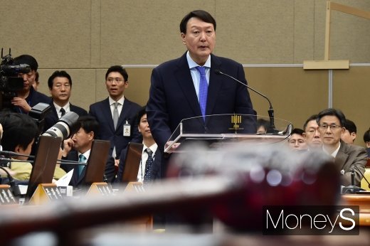 [머니S포토] 국민 앞에 선 윤석열, '검찰개혁·조국 수사 어떡하나