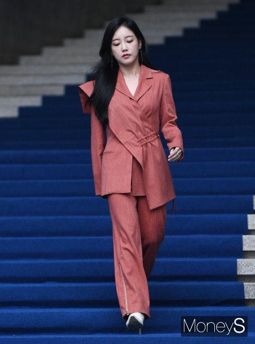 [머니S포토] 소연 '성큼성큼'