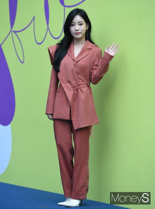 [머니S포토] 소연, 가을 분위기 느껴지는 패션