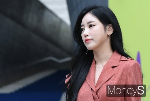 [머니S포토] 소연 '오똑한 콧날'