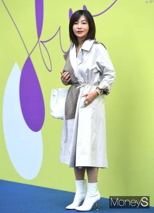 [머니S포토] 황신혜, 여배우의 가을 패션
