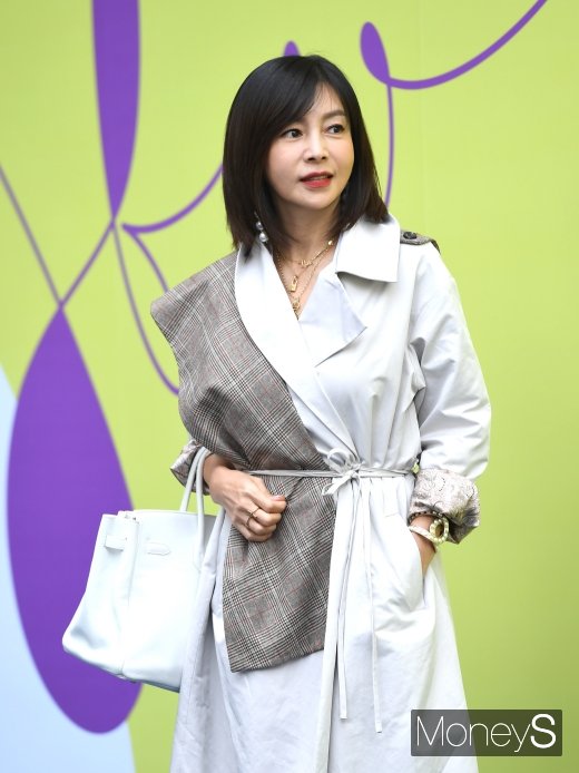 [머니S포토] 황신혜 '화보 처럼'