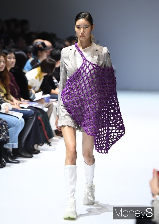 [머니S포토] 아무나 소화하기 힘든 스타일링