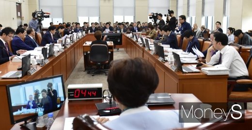 [머니S포토] 2019 국회 행안위 국정감사