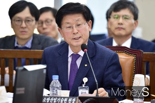 [머니S포토] 질의에 답하는 권순경 KFI 원장