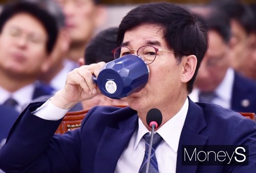 [머니S포토] 여야,  마사회 직원 평균 연봉 1억 육박 '질타'