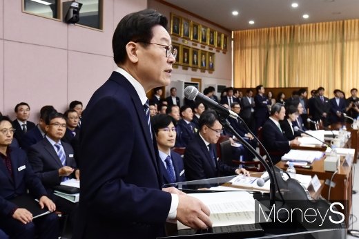 [머니S포토] 2019 경기도청 국감, 업무보고하는 이재명 지사