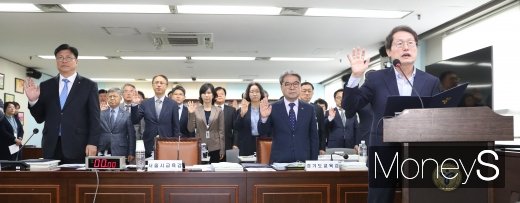 [머니S포토] 선서하는 조희연·이재정·도성훈 교육감