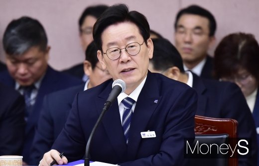 [머니S포토] 질문에 답하는 이재명 경기지사