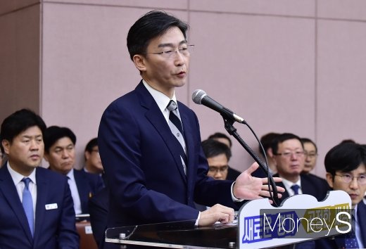 [머니S포토] 답변하는 이국종 교수