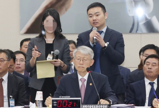 멍 샤오윈 한국화웨이 지사장이 18일 국회 과학기술정보방송통신위원회(이하 과방위) 종합감사에서 질의에 답변하고 있다. /사진=뉴스1