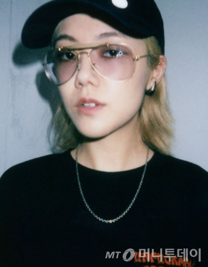 유재석과 환상호흡… 새소년 보컬 황소윤은 누구?