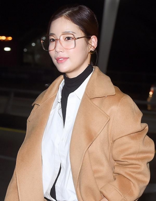 [★공항패션] 기은세, 늦가을 느낌 물씬 카멜 컬러 코트 룩