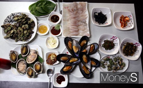 영산도 산해진미 한상 차림. /사진=홍기철기자