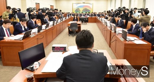[머니S포토]  DLF로 다시 조명받는 금융위·금감원 종합 국감